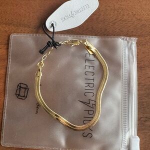 Electric Picks Elegant Gold Bracelet